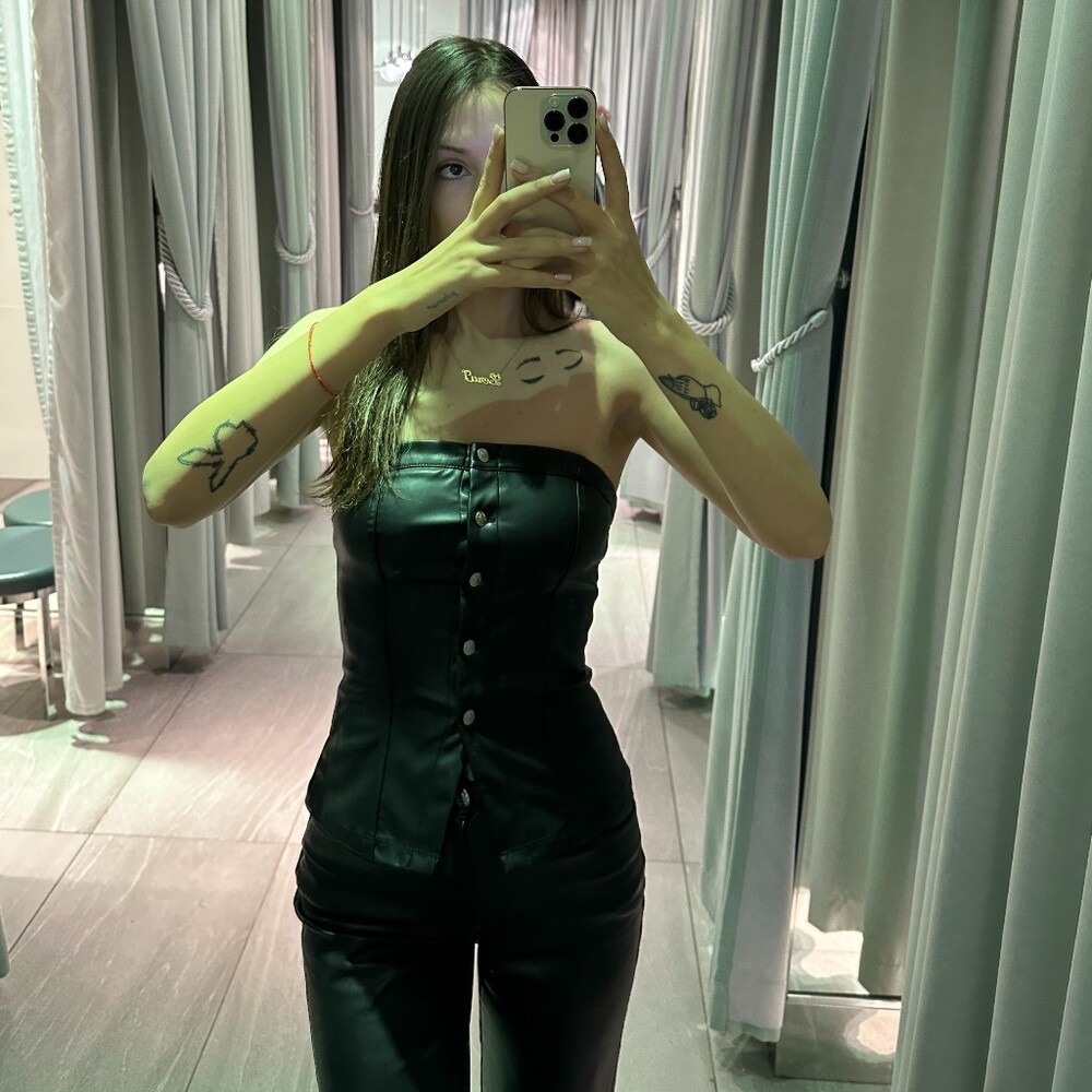 Meet your Posher, Lory